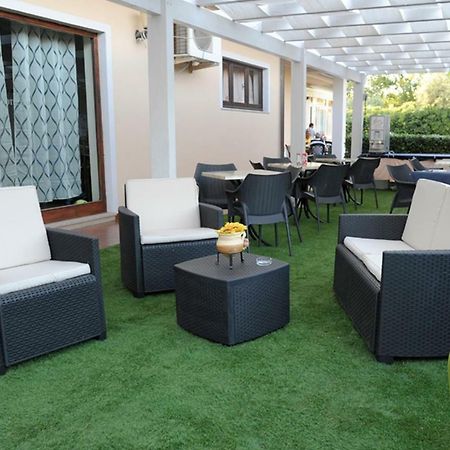 Hotel Marina Бадеси Экстерьер фото