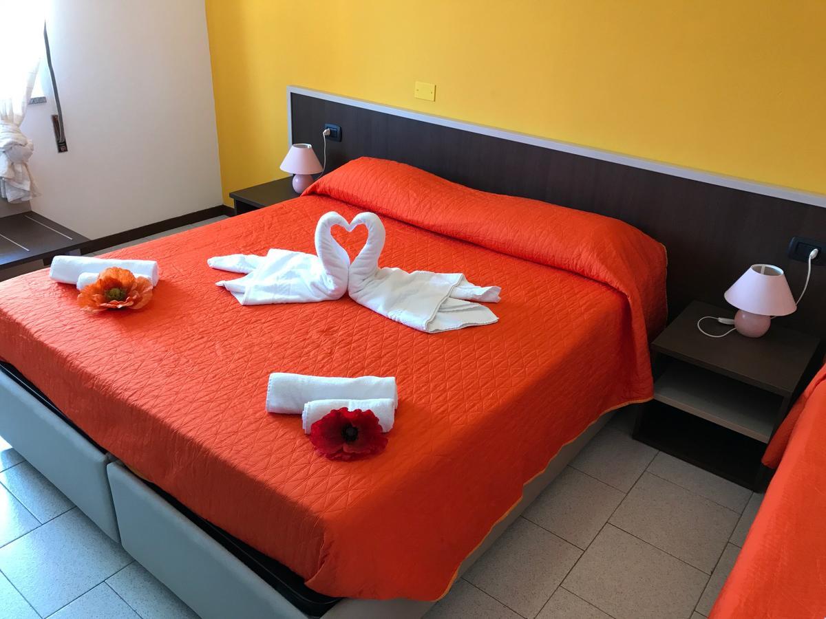 Hotel Marina Бадеси Экстерьер фото