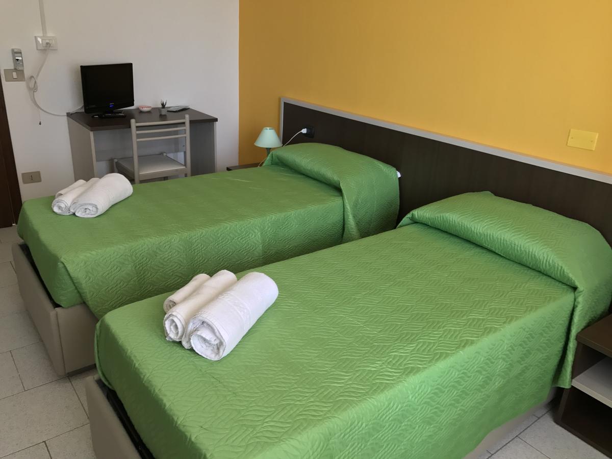 Hotel Marina Бадеси Экстерьер фото